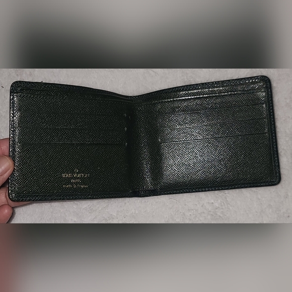 Louisvuitton taiga bifold wallet - Picture 3 of 10